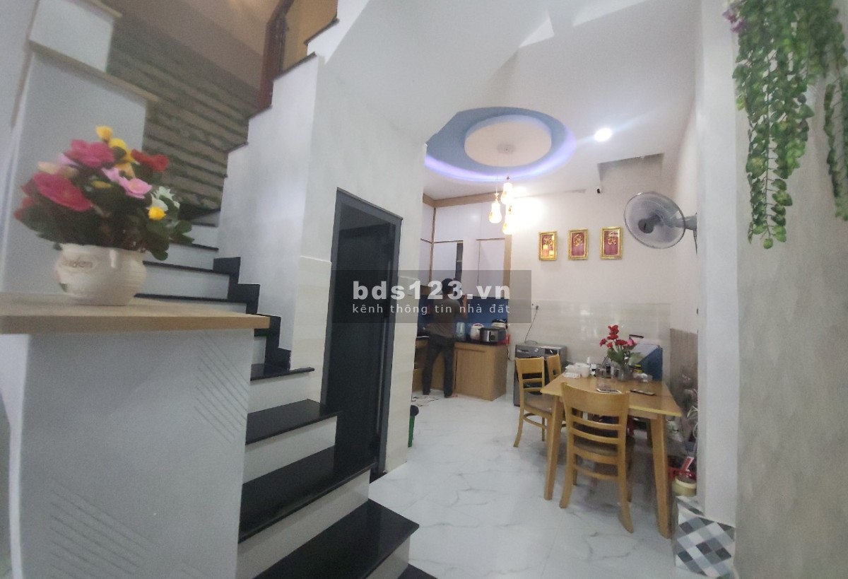 Nhà 1t3l 4pn, 3wc hẻm xe tải. oto đậu trong nhà hoặc ngoài, nội thất cơ bản đầy đủ