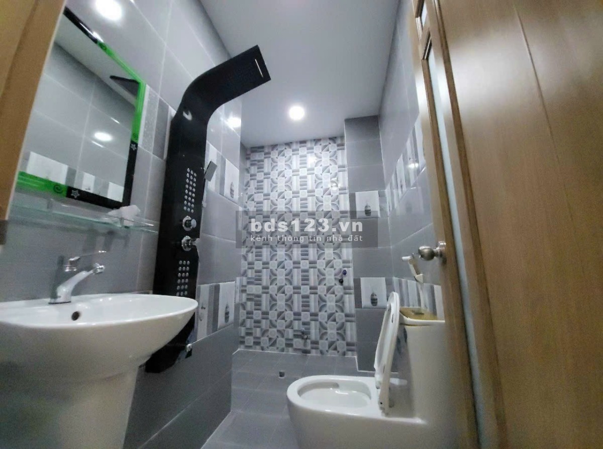 Nhà 1t3l 4pn, 3wc hẻm xe tải. oto đậu trong nhà hoặc ngoài, nội thất cơ bản đầy đủ