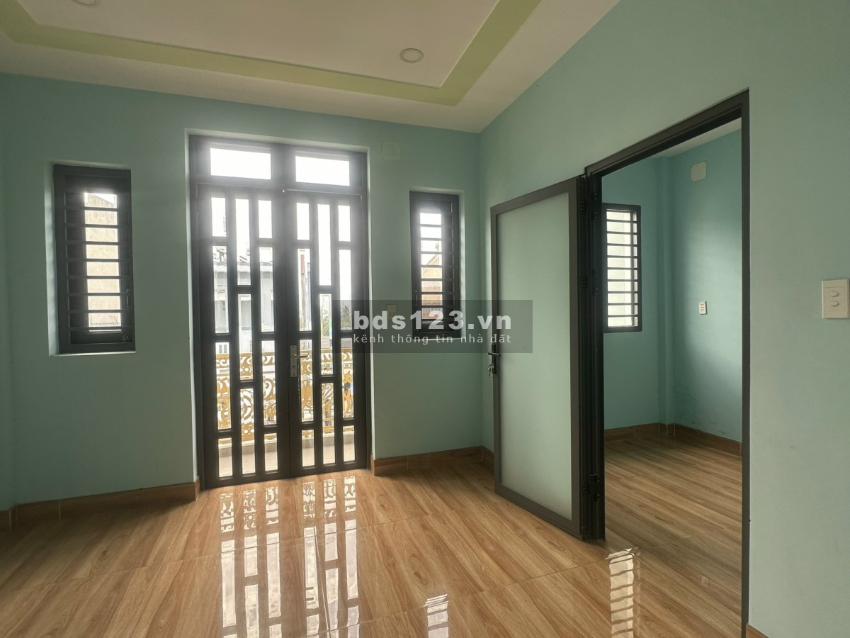 Nhà 1 trệt, 2 lầu, 4pn 4wc, mới đẹp, hẻm xe tải. Hướng Đông mát mẻ