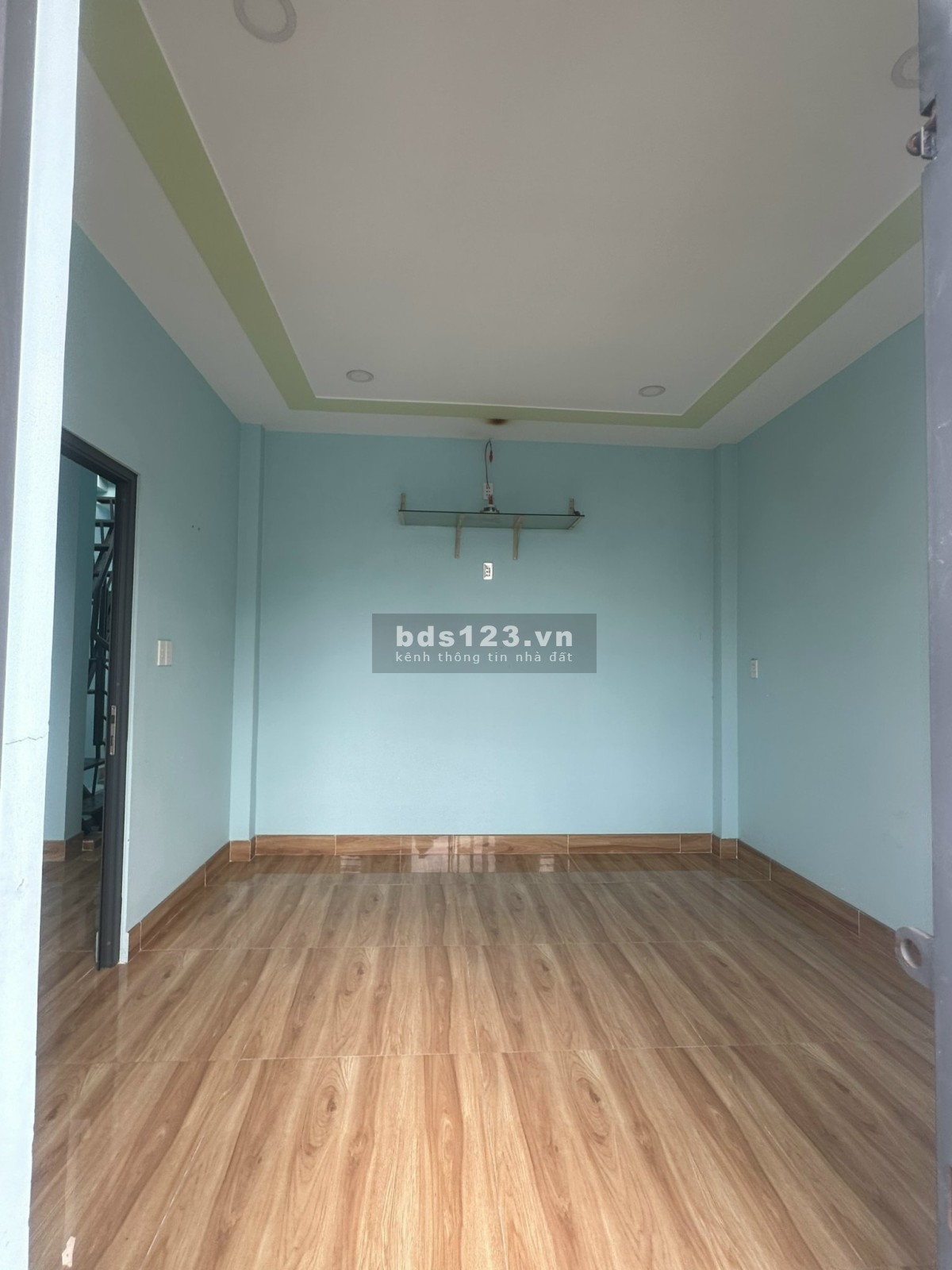 Nhà 1 trệt, 2 lầu, 4pn 4wc, mới đẹp, hẻm xe tải. Hướng Đông mát mẻ