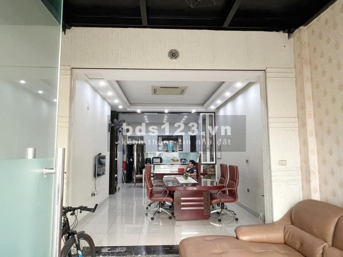 Biệt thự liền kề Thạch Bàn, Long Biên. Lô góc 3 mặt thoáng, 124M x 4T, MT 20M. Giá 18 tỷ