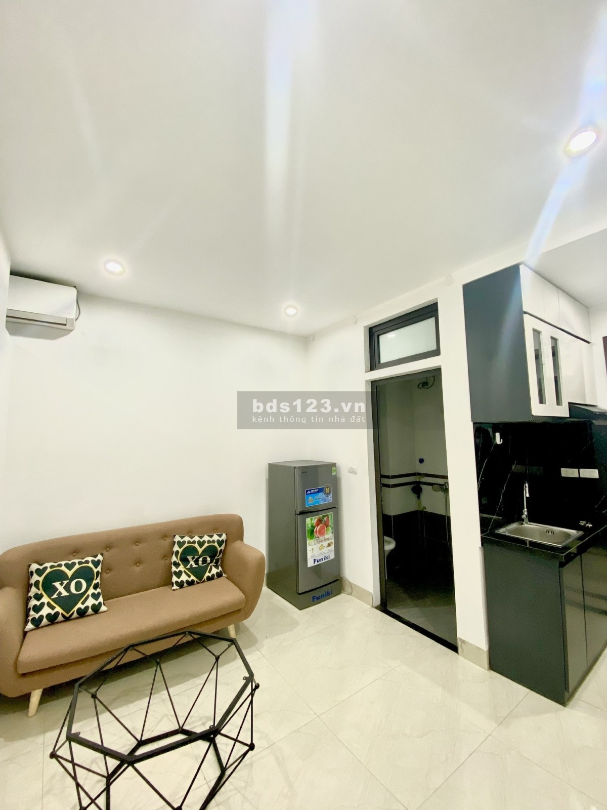 Bán tòa CCMN 100m2, 7 tầng, MT 10m, ban công, tại ngõ 381 Nguyễn Khang, giá chỉ 16.8 tỷ
