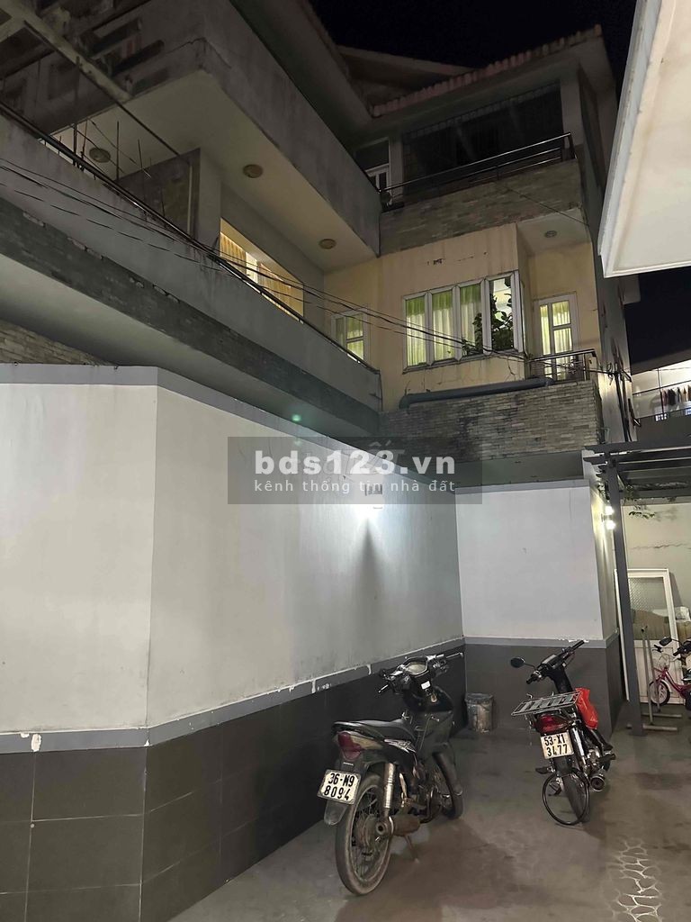 Bán dãy trọ và biệt thự diện tích 809m2 giá 24 tỷ đồng tại Linh Xuân, Thủ Đức