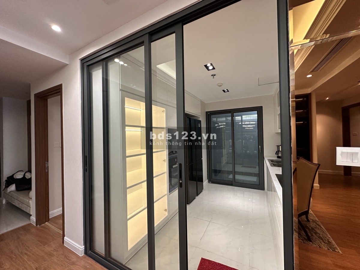 (Gấp) Bán căn hộ 192m2, thiết kế 3 phòng ngủ + 1 phòng đa năng. Ban công Tây Bắc. View city đẹp