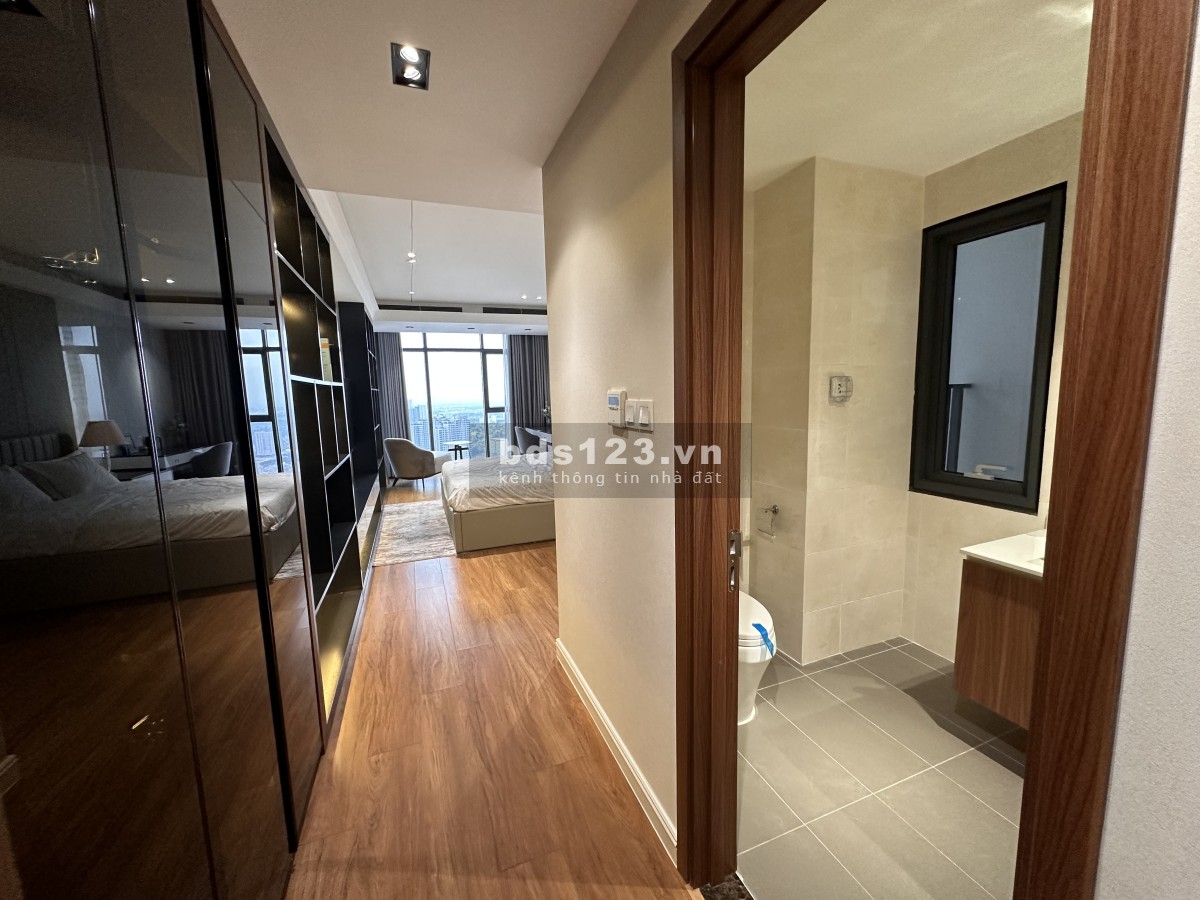(Gấp) Bán căn hộ 192m2, thiết kế 3 phòng ngủ + 1 phòng đa năng. Ban công Tây Bắc. View city đẹp