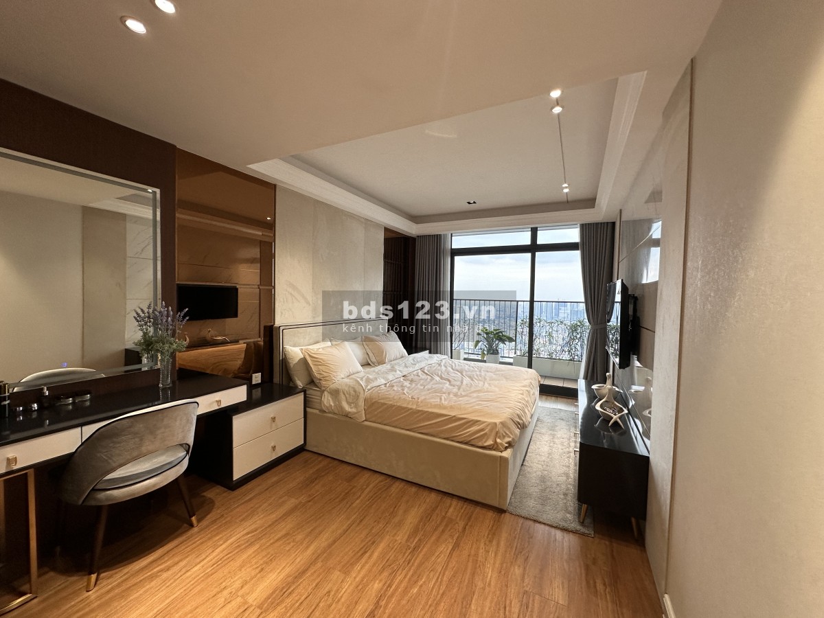 (Gấp) Bán căn hộ 192m2, thiết kế 3 phòng ngủ + 1 phòng đa năng. Ban công Tây Bắc. View city đẹp