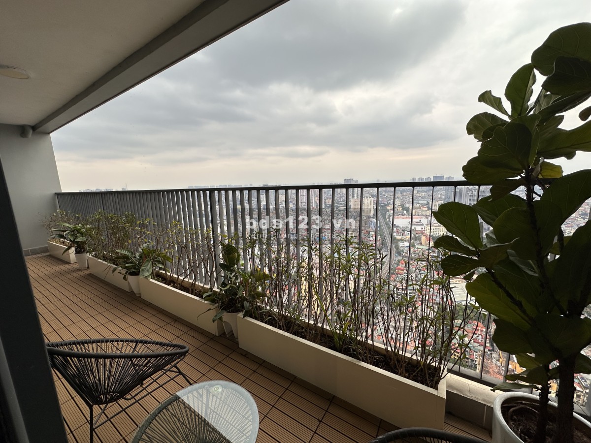 (Gấp) Bán căn hộ 192m2, thiết kế 3 phòng ngủ + 1 phòng đa năng. Ban công Tây Bắc. View city đẹp
