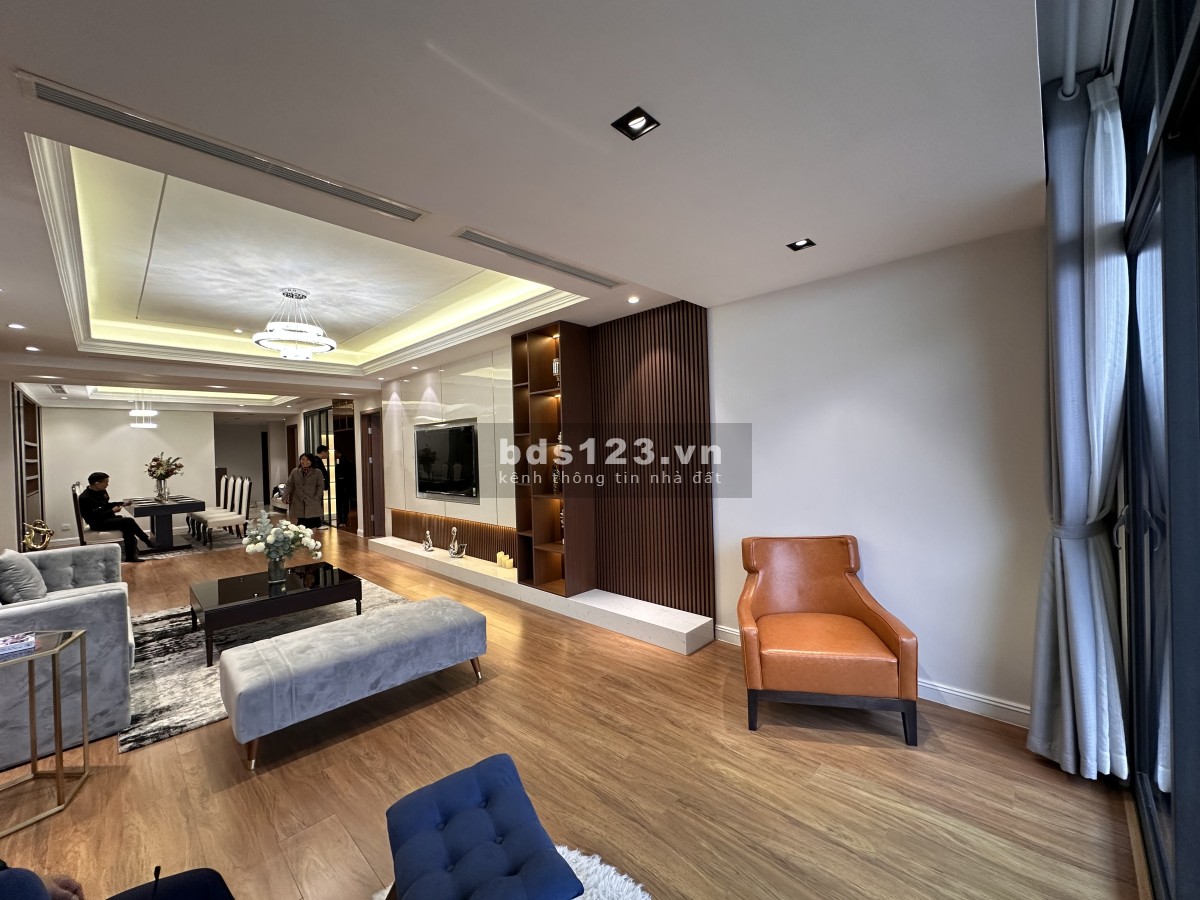 (Gấp) Bán căn hộ 192m2, thiết kế 3 phòng ngủ + 1 phòng đa năng. Ban công Tây Bắc. View city đẹp