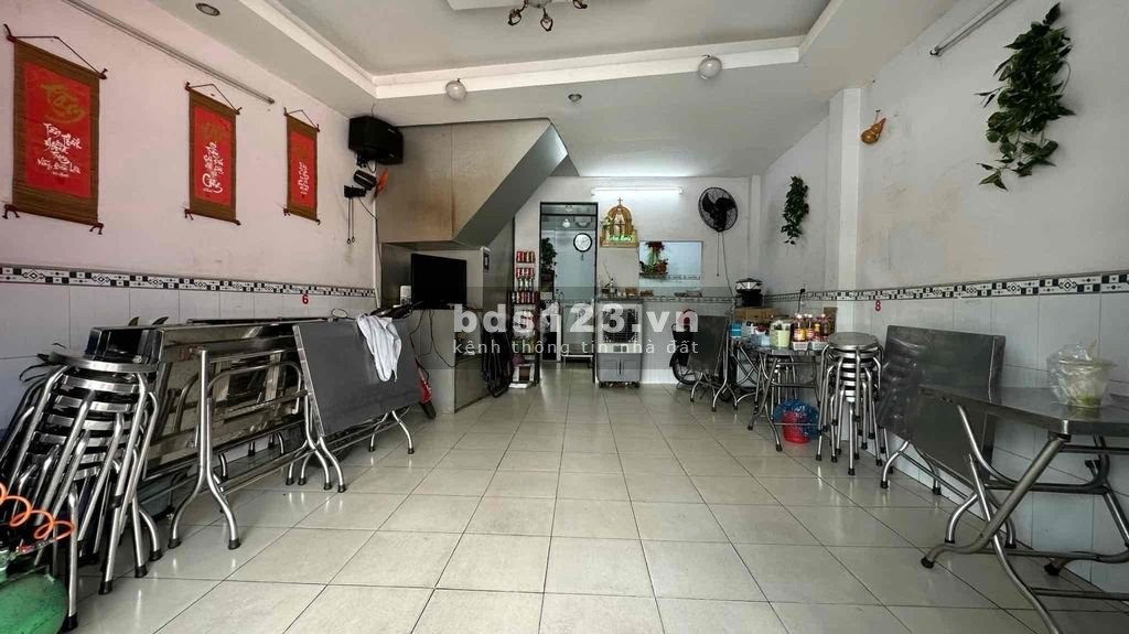 Nhà mặt tiền Phạm Văn Đồng ở + Buôn bán kinh doanh. có 1 phòng ngủ, 2 vệ sinh