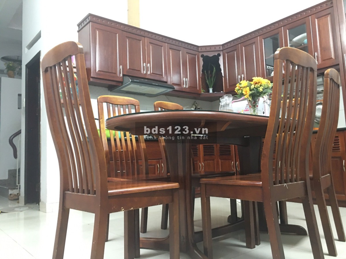 Nhà 192m2, 2pn 3wc, full nội thất. Hẻm xe hơi vào tận nhà.