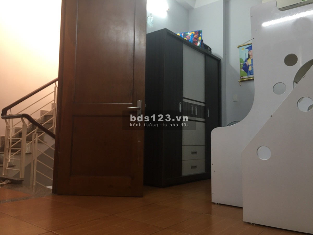 Nhà 192m2, 2pn 3wc, full nội thất. Hẻm xe hơi vào tận nhà.
