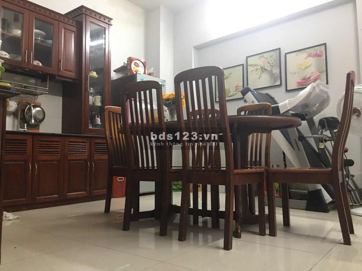 Nhà 192m2, 2pn 3wc, full nội thất. Hẻm xe hơi vào tận nhà.
