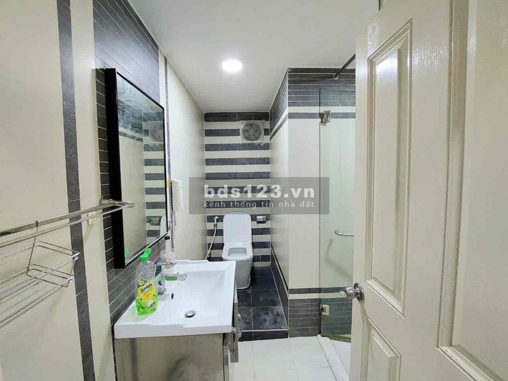 Cho thuê mặt tiền Quận 10 khu Tô Hiến Thành, mặt tiền Hồ Bá Kiện chỉ 35 triệu 5 tầng 4PN 5WC