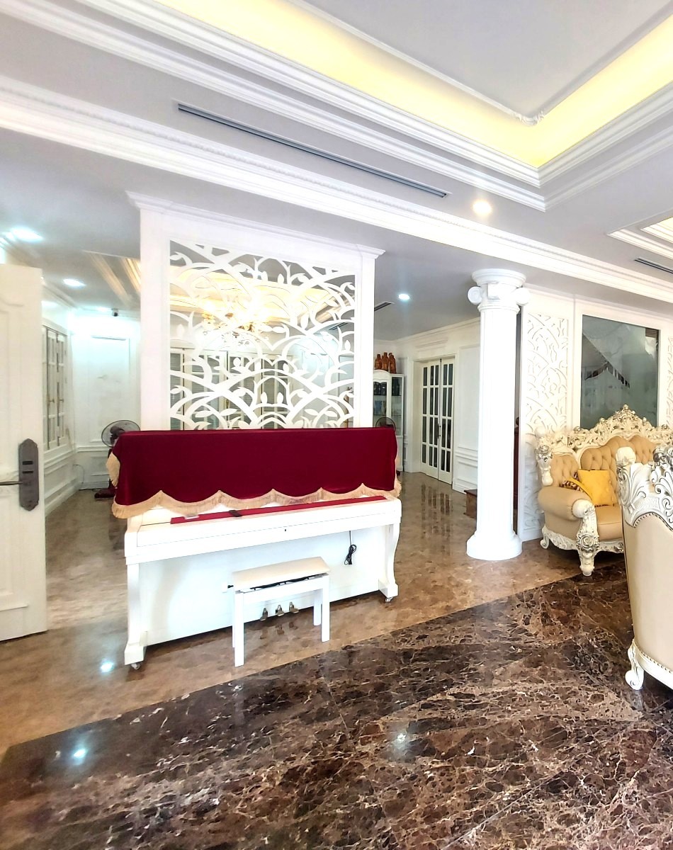 Ô tô vào nhà ngõ Lạc Long Quân 108m chỉ 10.5 tỷ