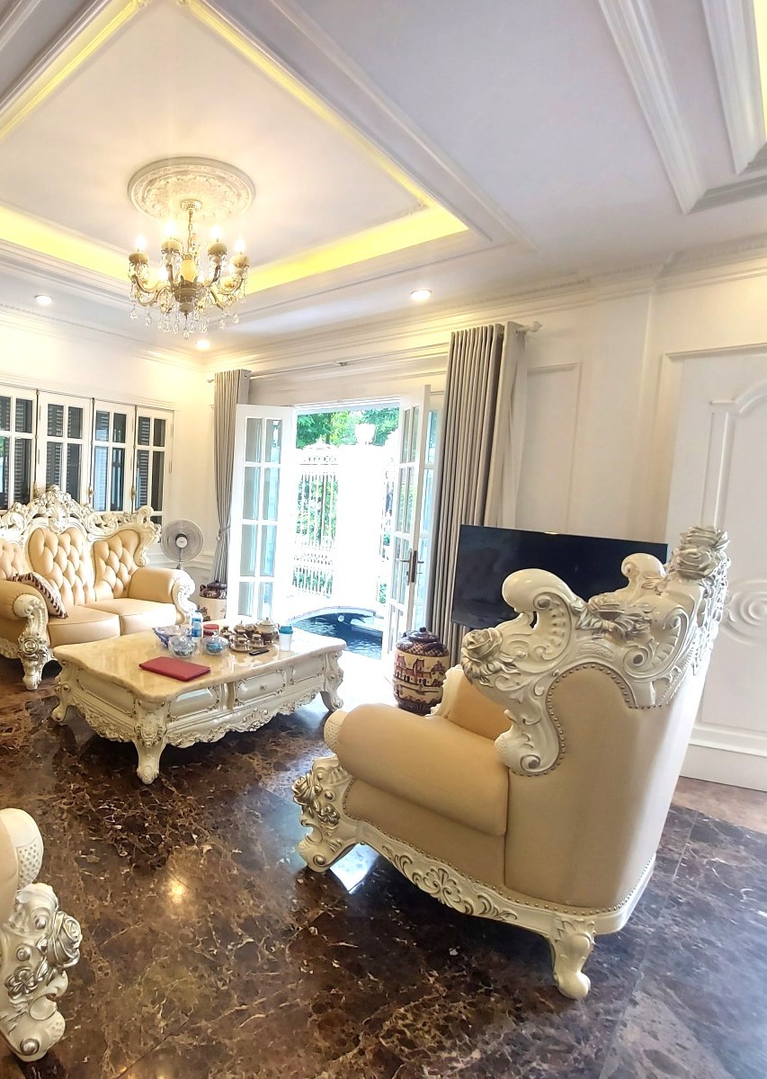 Ô tô vào nhà ngõ Lạc Long Quân 108m chỉ 10.5 tỷ