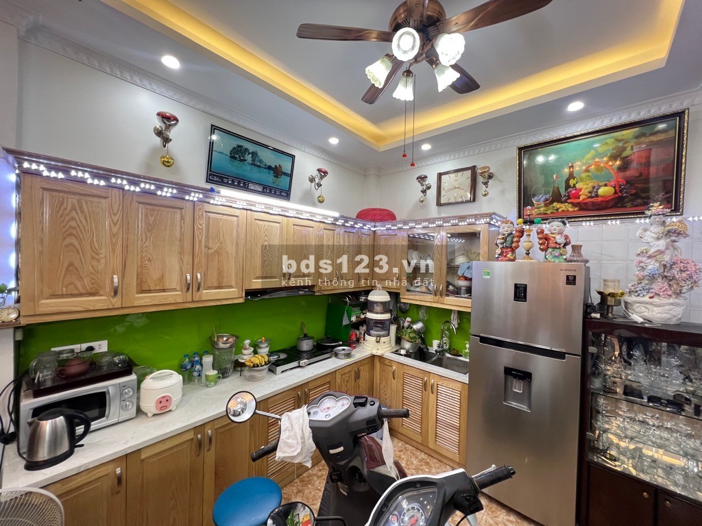 Nhà trung tâm Hai Bà Trưng - Mặt ngõ Đê Trần Khát Chân - Nhà cực chất - Nội thất gỗ cao cấp