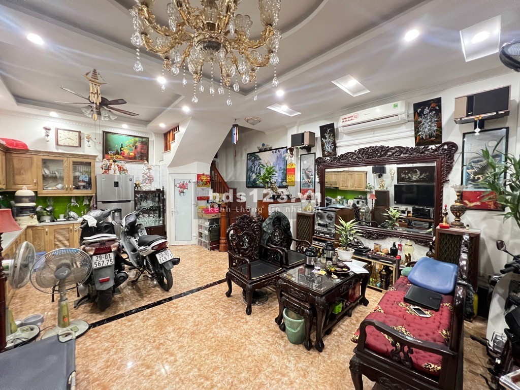 Nhà trung tâm Hai Bà Trưng - Mặt ngõ Đê Trần Khát Chân - Nhà cực chất - Nội thất gỗ cao cấp
