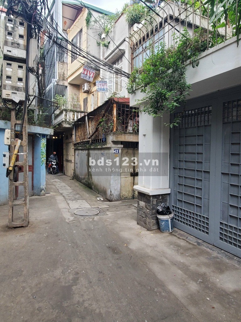 Nhà đẹp ở luôn trung tâm quận hai Bà Trưng - Ngõ rộng thoáng vài bước ra ô tô - Gần phố Minh Khai
