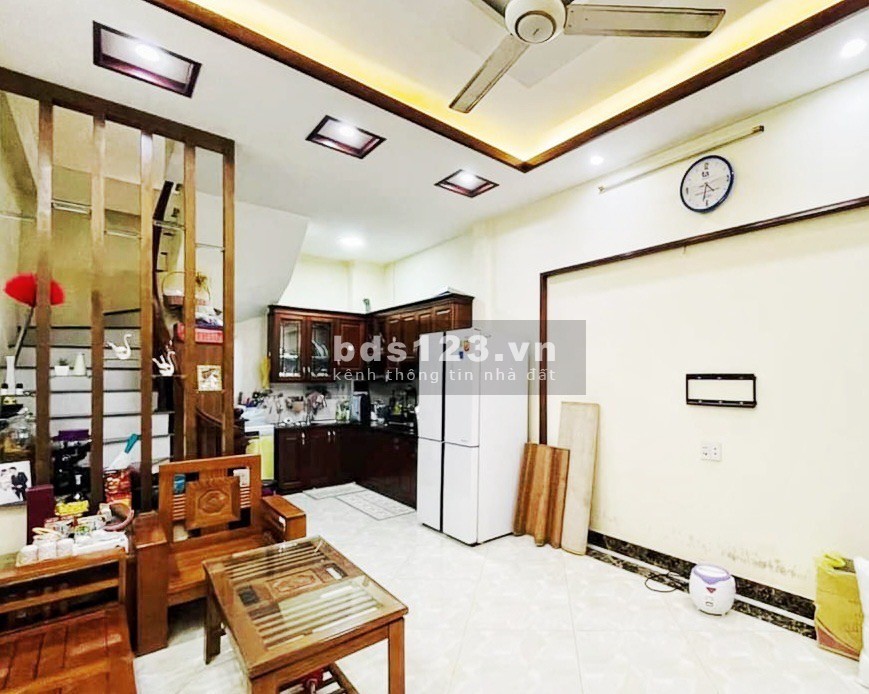 Nhà đẹp ở luôn trung tâm quận hai Bà Trưng - Ngõ rộng thoáng vài bước ra ô tô - Gần phố Minh Khai