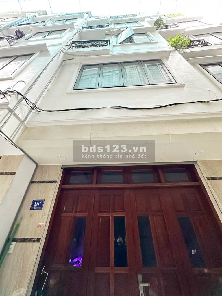 Nhà đẹp ở luôn trung tâm quận hai Bà Trưng - Ngõ rộng thoáng vài bước ra ô tô - Gần phố Minh Khai