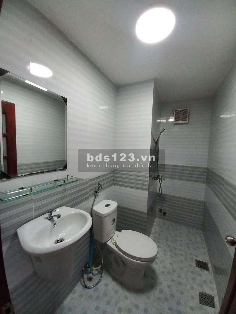 Cho thuê phòng trọ 22m2, nội thất cơ bản, giá 3.9 triệu/tháng tại Chu Văn An, Bình Thạnh