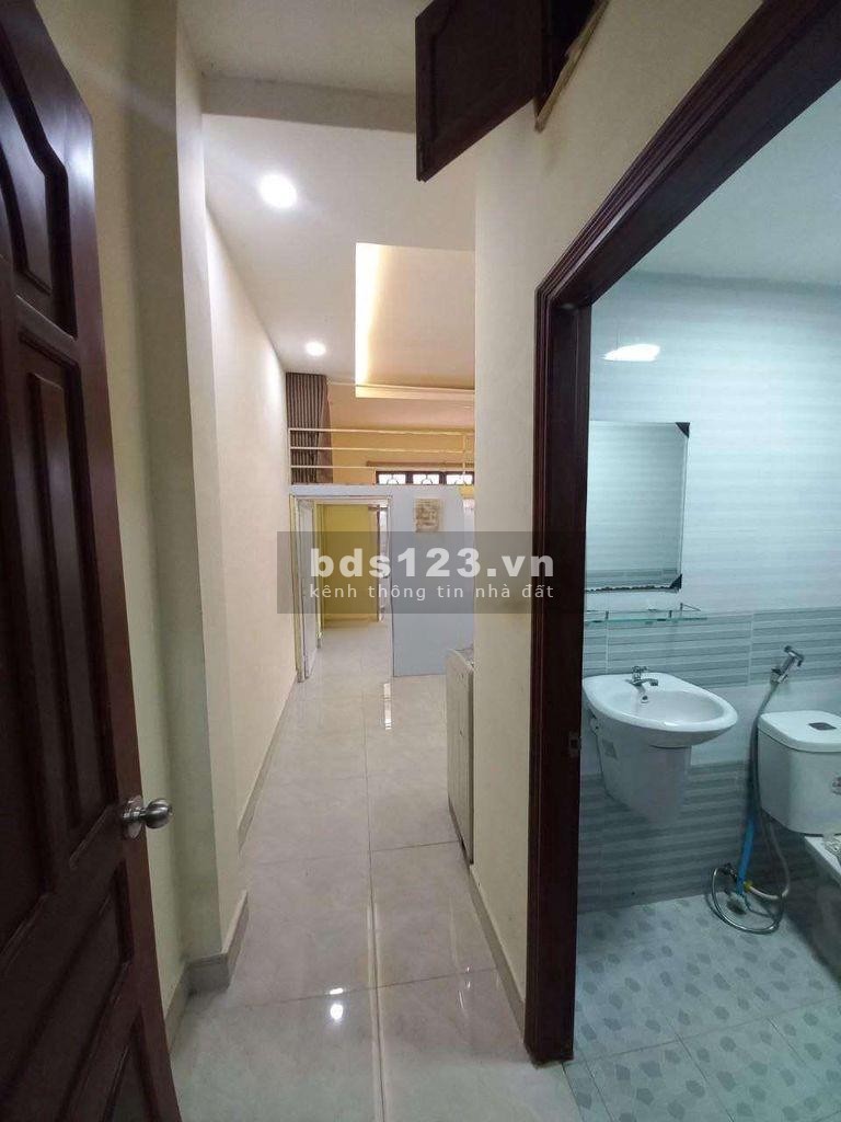 Cho thuê phòng trọ 22m2, nội thất cơ bản, giá 3.9 triệu/tháng tại Chu Văn An, Bình Thạnh