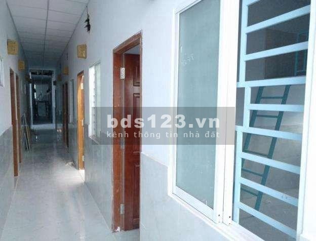 Cho thuê phòng trọ cao cấp 27m2, ngay chợ Bùi Đình Túy, cọc 1 tháng, giá thuê 3.8 triệu