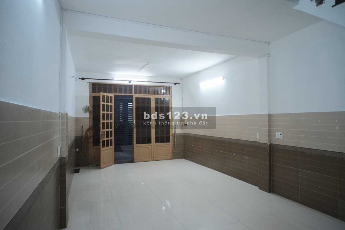 Cho thuê nhà nguyên căn 16 triệu 54m2 hẻm xe hơi 766 CMT8 Tân Bình