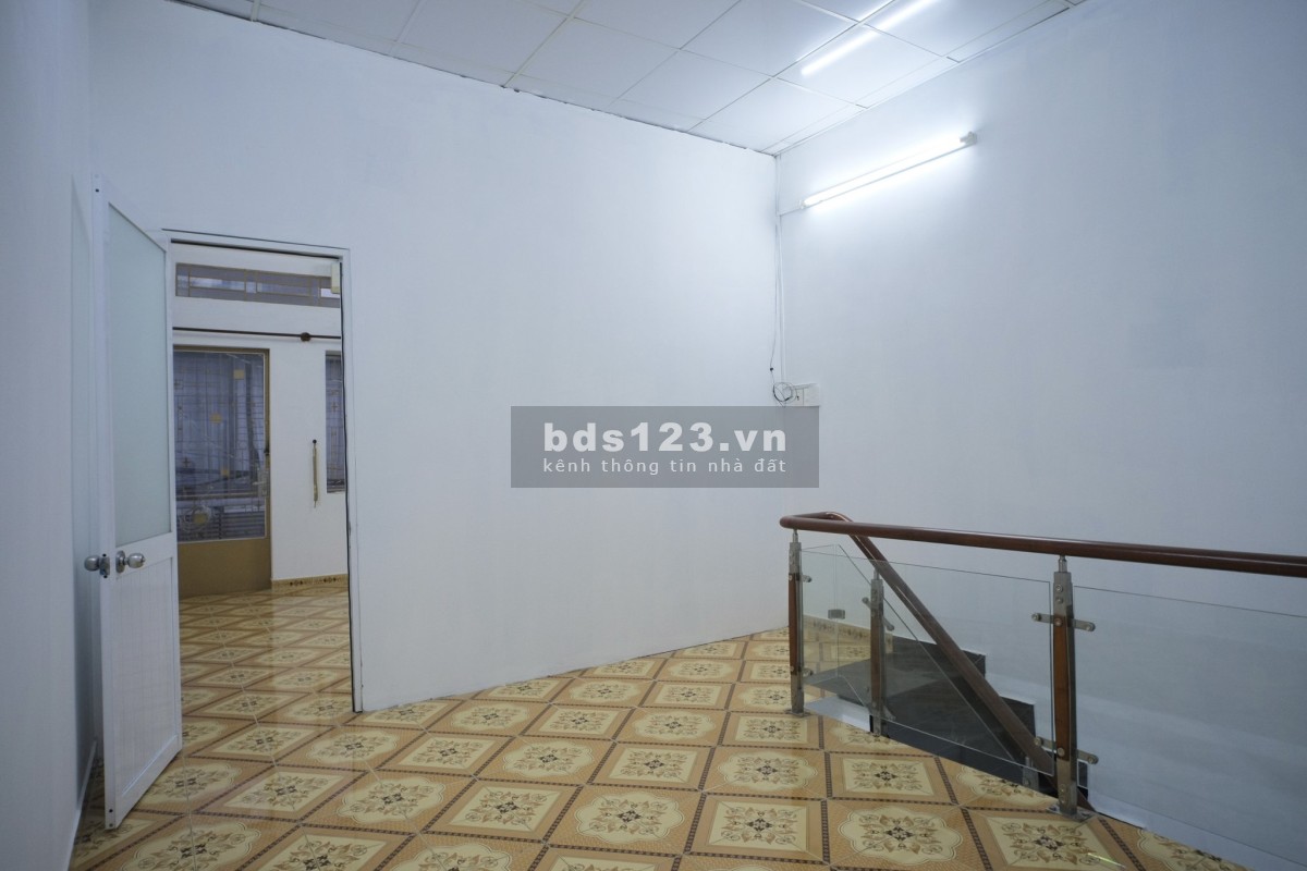 Cho thuê nhà nguyên căn 16 triệu 54m2 hẻm xe hơi 766 CMT8 Tân Bình