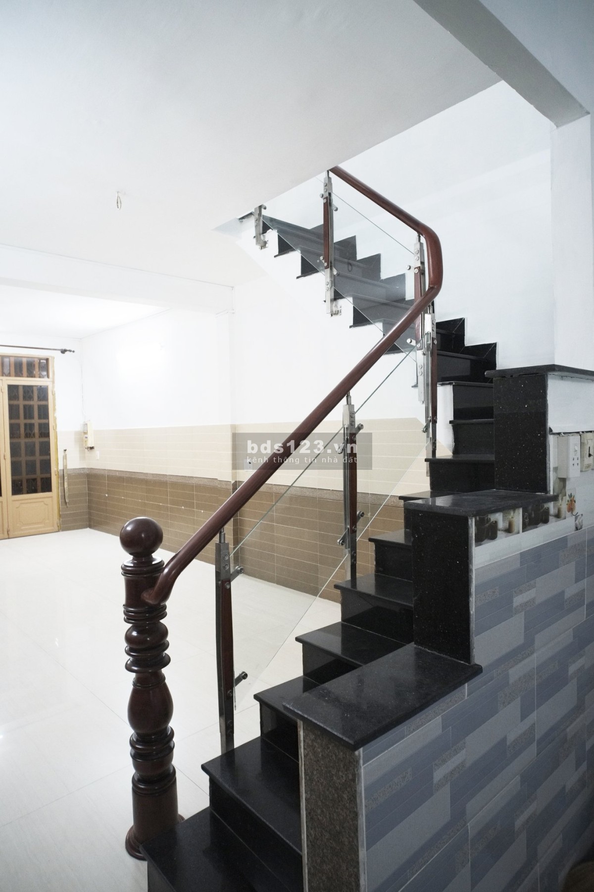 Cho thuê nhà nguyên căn 16 triệu 54m2 hẻm xe hơi 766 CMT8 Tân Bình