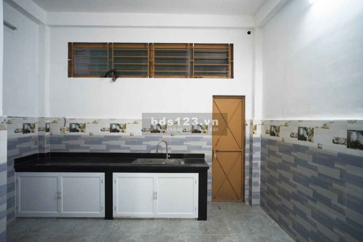 Cho thuê nhà nguyên căn 16 triệu 54m2 hẻm xe hơi 766 CMT8 Tân Bình