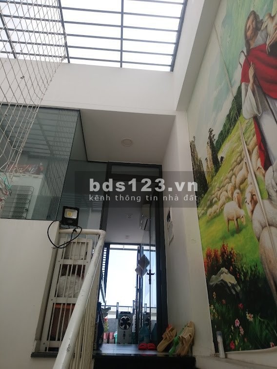 Chính chủ bán nhà gấp 1 trệt 5 lầu đi nước ngoài khu Trung Chánh sầm uất