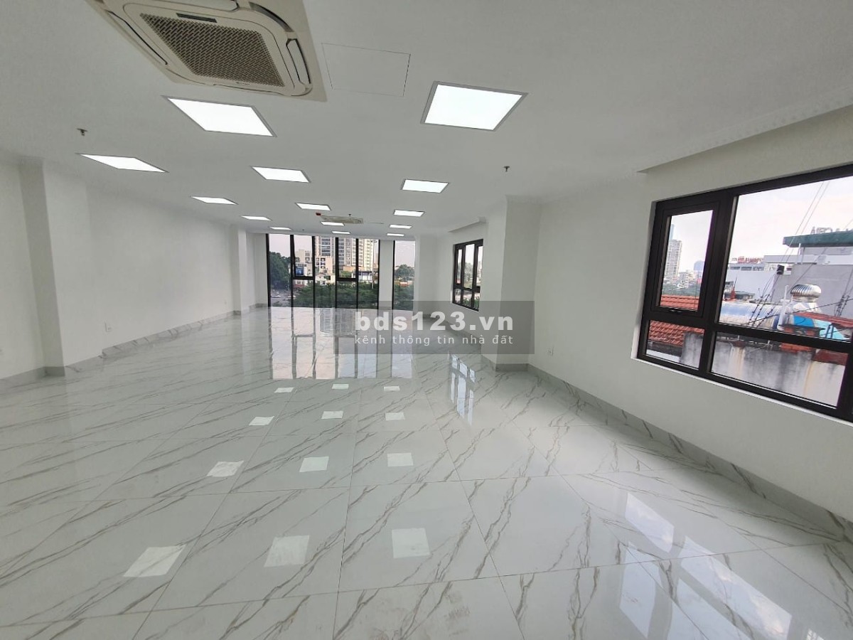 Bán nhà 9 tầng phố Hoàng Quôc Việt Cầu Giây kinh doanh 350 triệu/m2