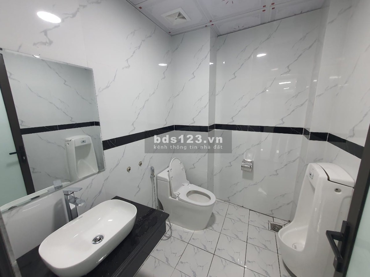 Bán nhà 9 tầng phố Hoàng Quôc Việt Cầu Giây kinh doanh 350 triệu/m2