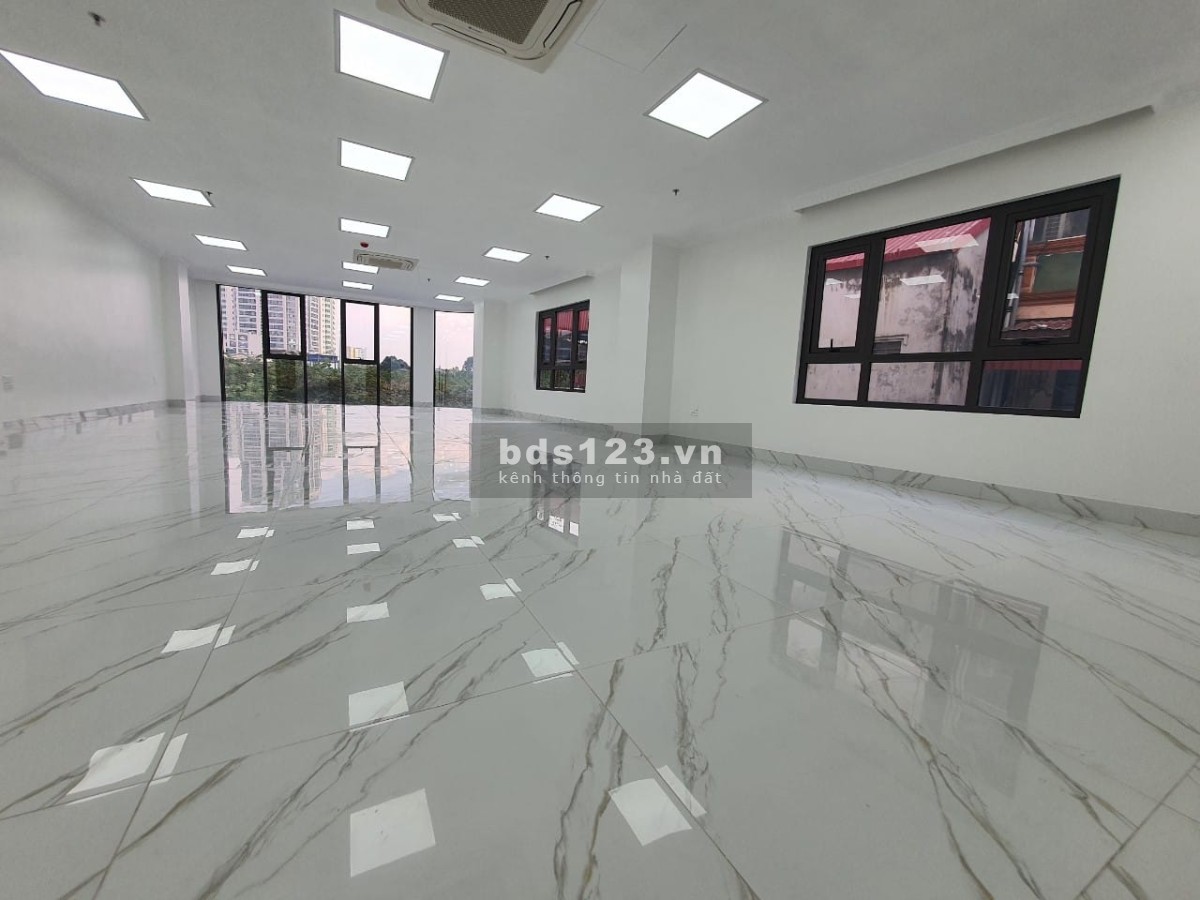 Bán nhà 9 tầng phố Hoàng Quôc Việt Cầu Giây kinh doanh 350 triệu/m2