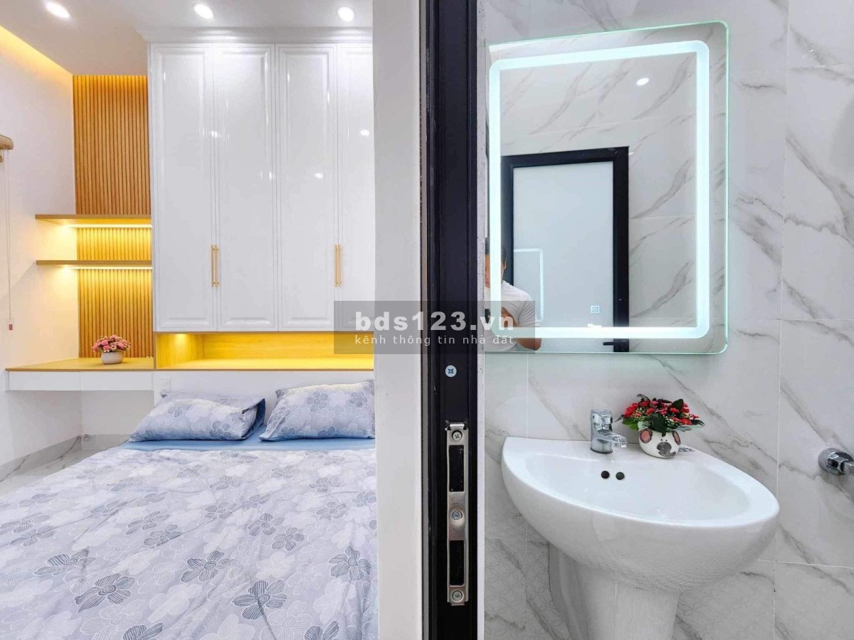 Nhà mới xây 2 tầng, ngang 5m, sát mặt tiền Phạm Văn Nghị, chỉ 2.65 tỷ