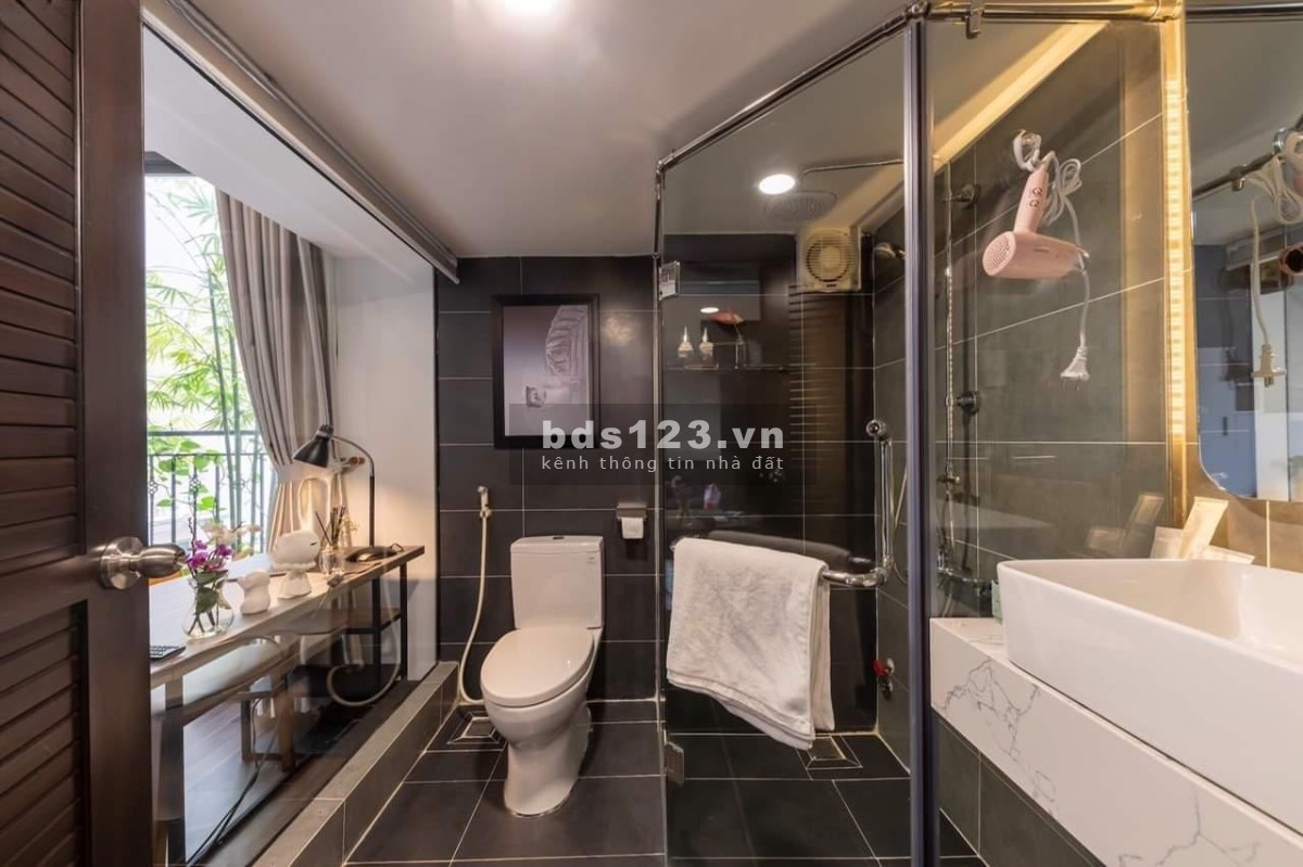 Cho thuê CHDV cao cấp, DT 25m2, free gym, gần ngã tư Hàng Xanh, ban công rộng