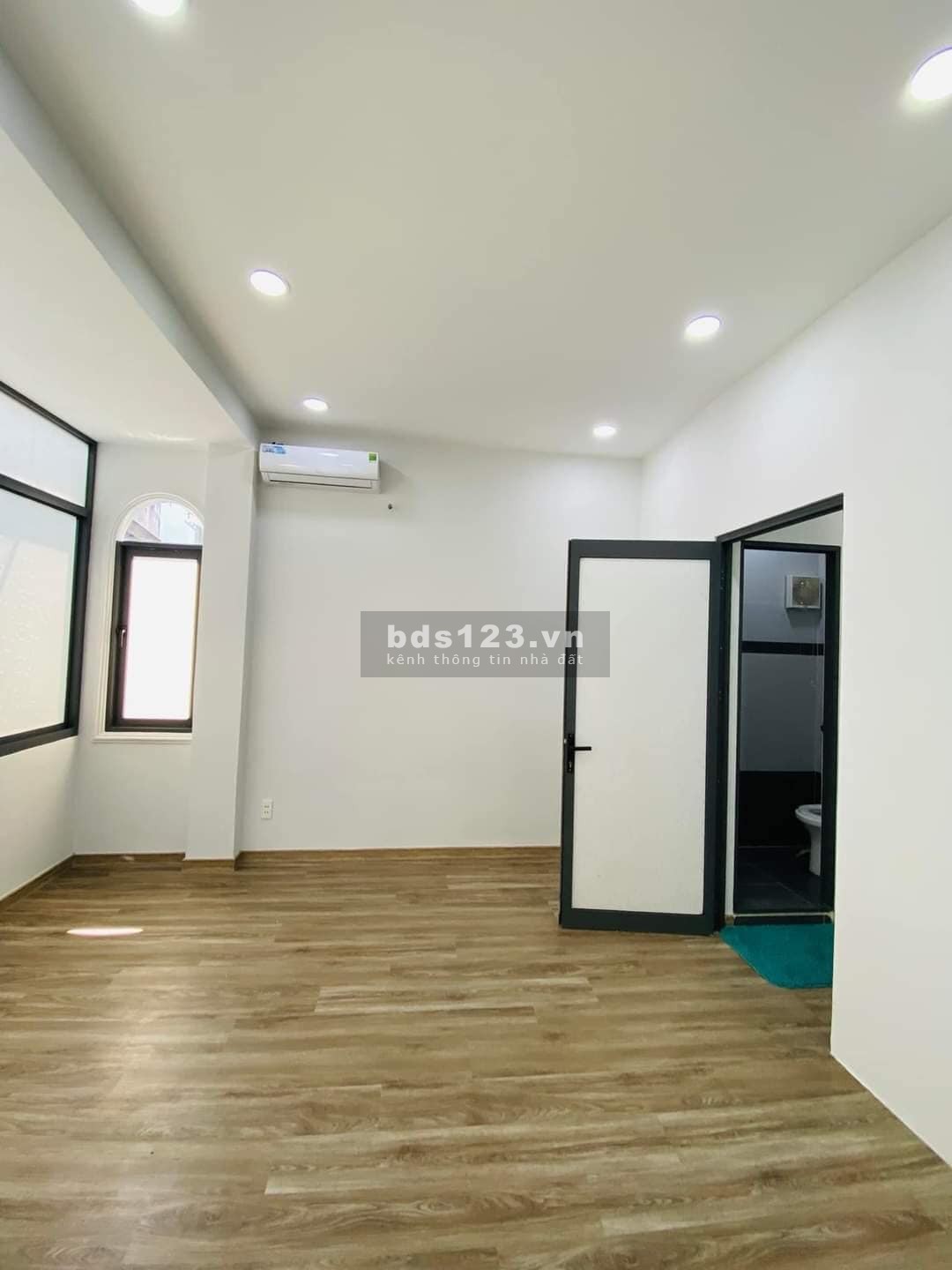 Bán nhà 1/ Quận 10, 2 tầng, 33.7m, nhà bán vĩnh viễn. 4 xx tỷx