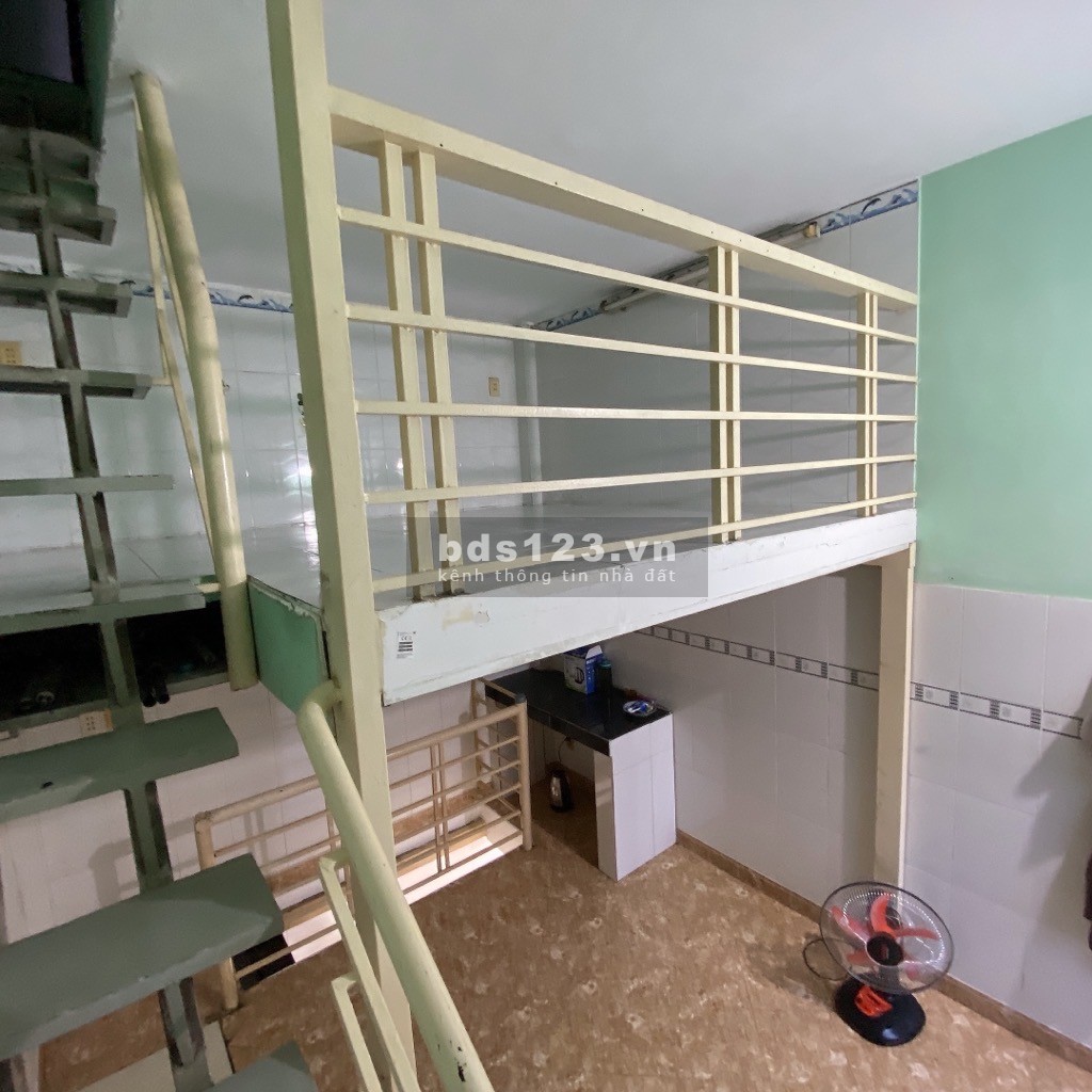 Lô góc mặt tiền đường, gần chợ Bình Triệu, 15M2, nhỉnh 2 tỷ, cho thuê 8 triệu/ tháng