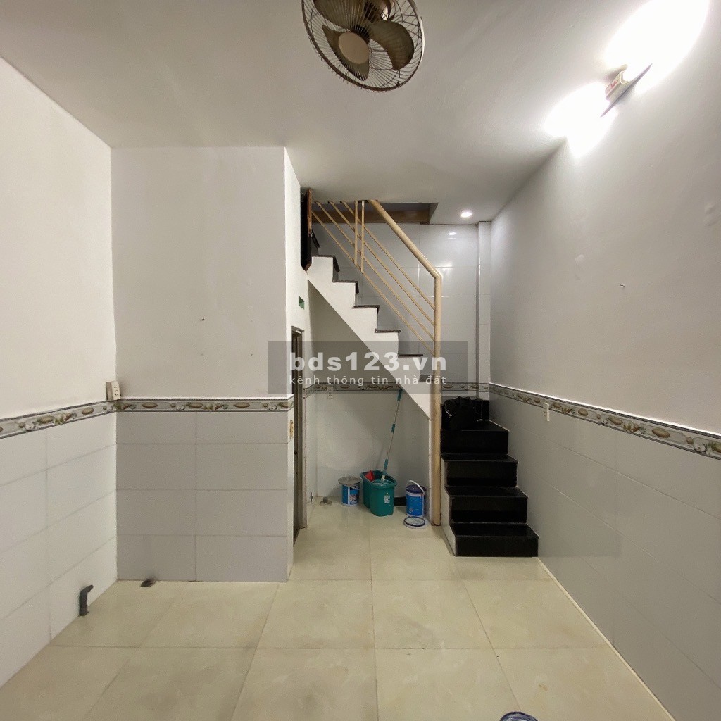 Lô góc mặt tiền đường, gần chợ Bình Triệu, 15M2, nhỉnh 2 tỷ, cho thuê 8 triệu/ tháng