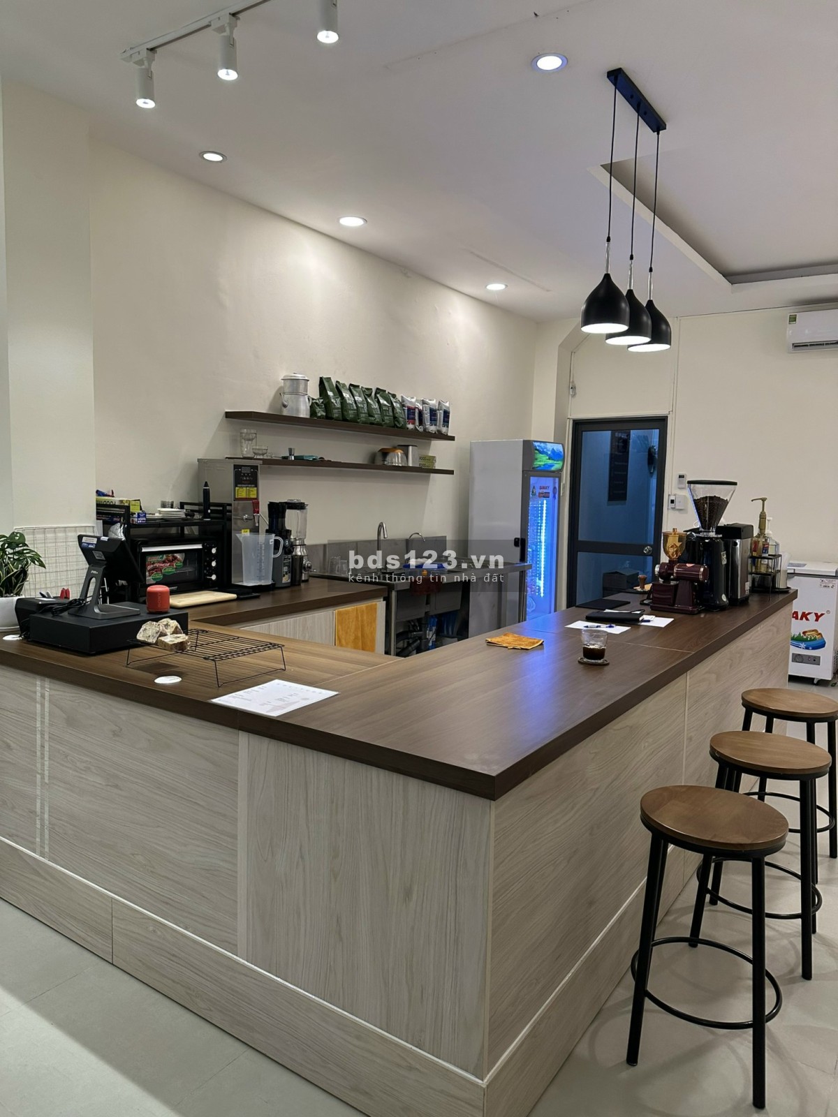 Chính chủ cho thuê mặt bằng kinh doanh tầng trệt, mặt tiền 158 Nguyễn Văn Thủ gần sát Mạc Đỉnh Chi