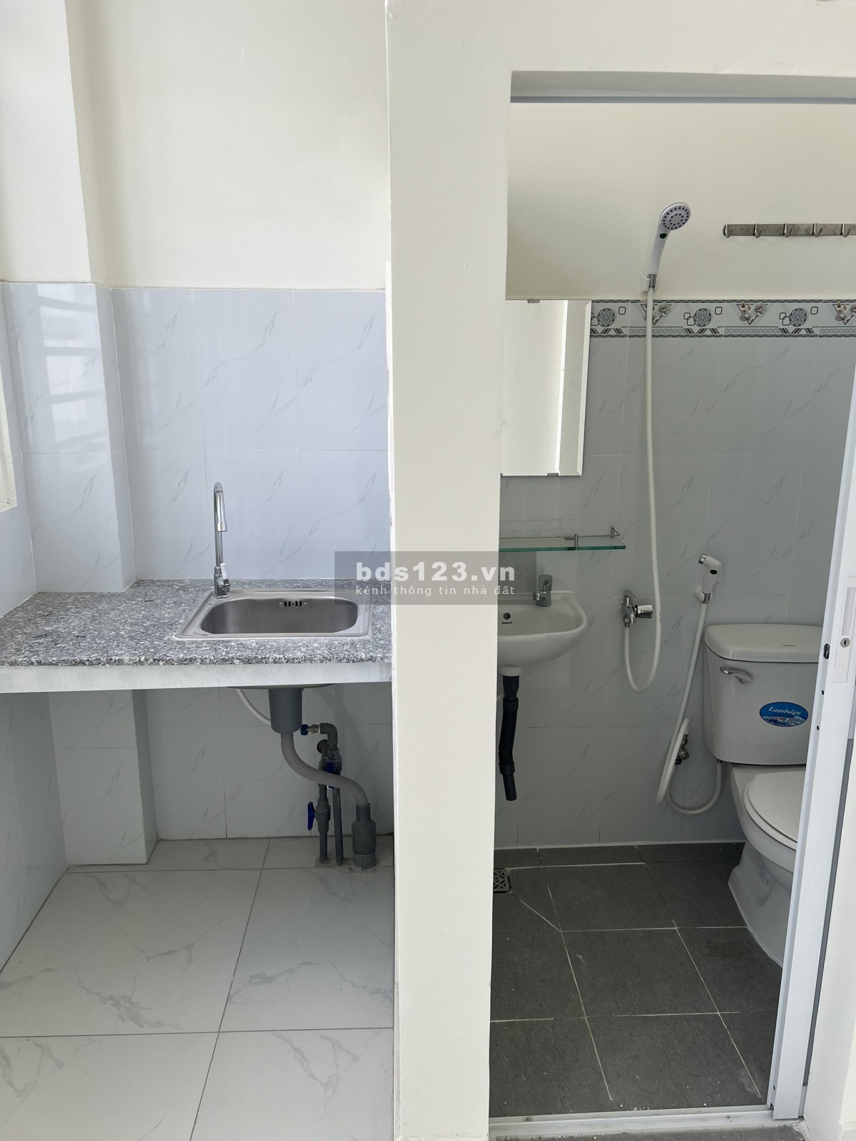 Phòng mới xây, mới tin, có máy lạnh, gác lửng, kệ bếp...quá rẽ đẹp