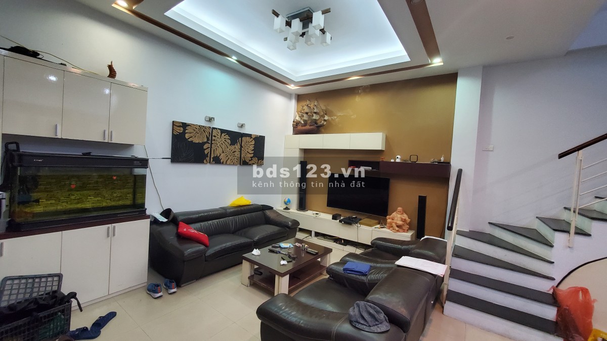 Cho thuê nhà riêng 3,5 tầng, 170m2, 3 phòng ngủ, full đồ xịn, giá chỉ 12,5 tr/tháng