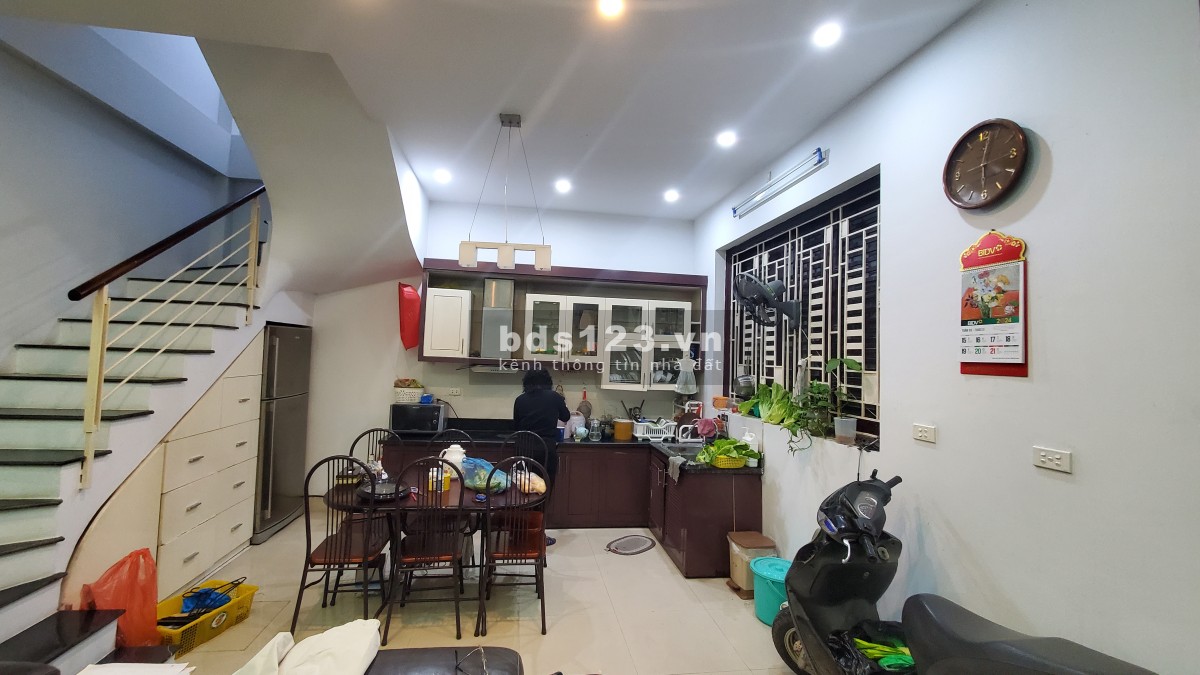Cho thuê nhà riêng 3,5 tầng, 170m2, 3 phòng ngủ, full đồ xịn, giá chỉ 12,5 tr/tháng