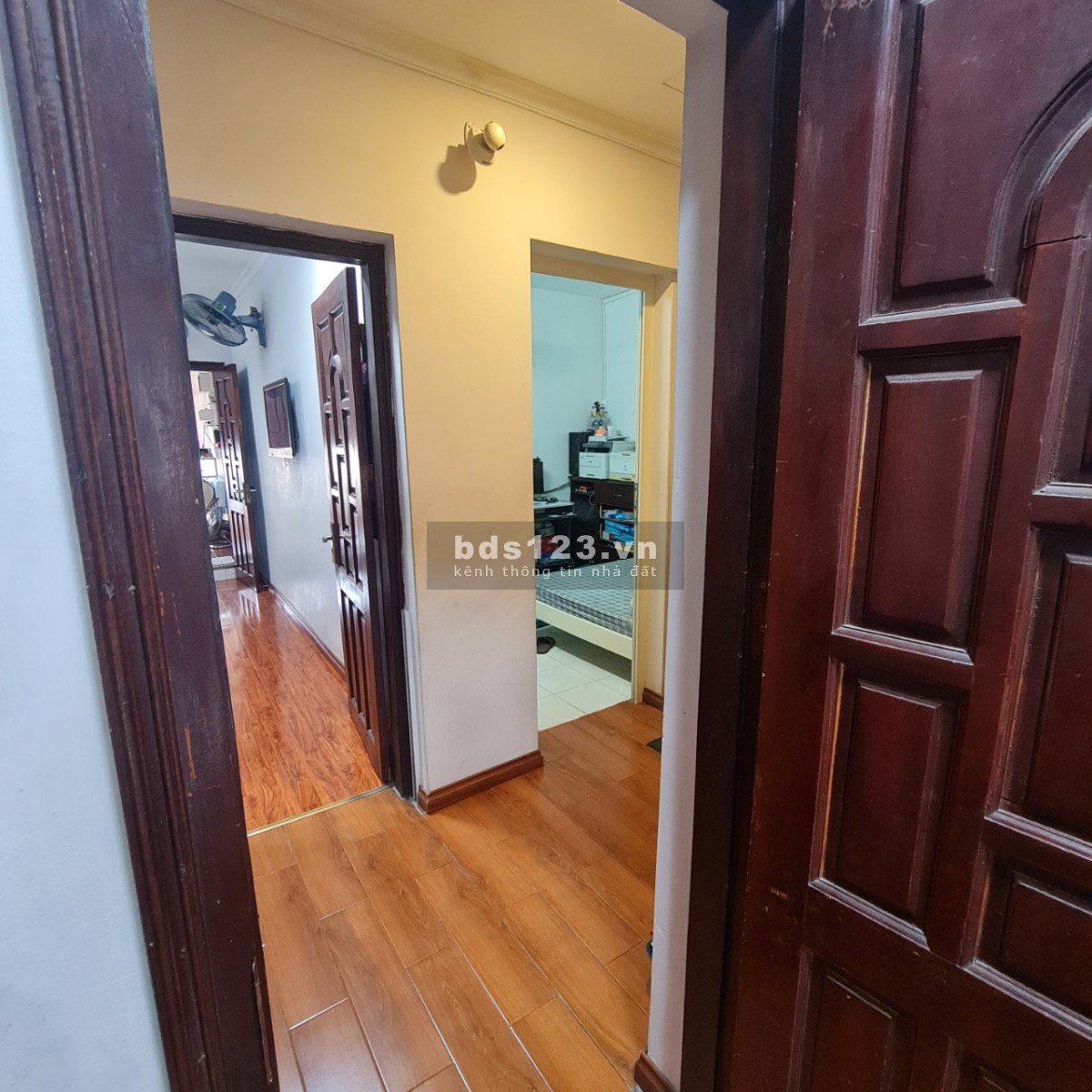 Chính chủ bán căn tập thể tầng 5, số 111 Láng Hạ, Sổ 50m/75m. cửa hướng Đông Bắc. 2.85ty