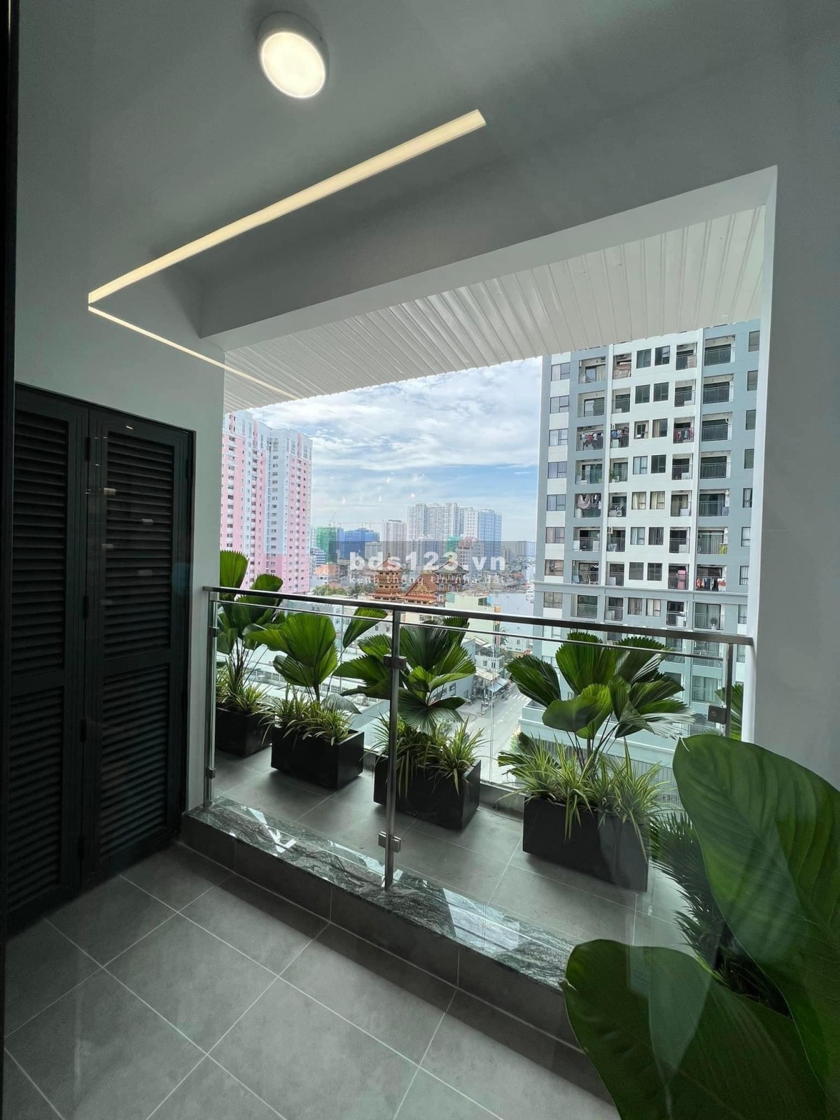 Bán căn hộ 2PN, 71m2 tại The Grand Manhattan, chiết khấu hấp dẫn, view Quận 1 cực choáy