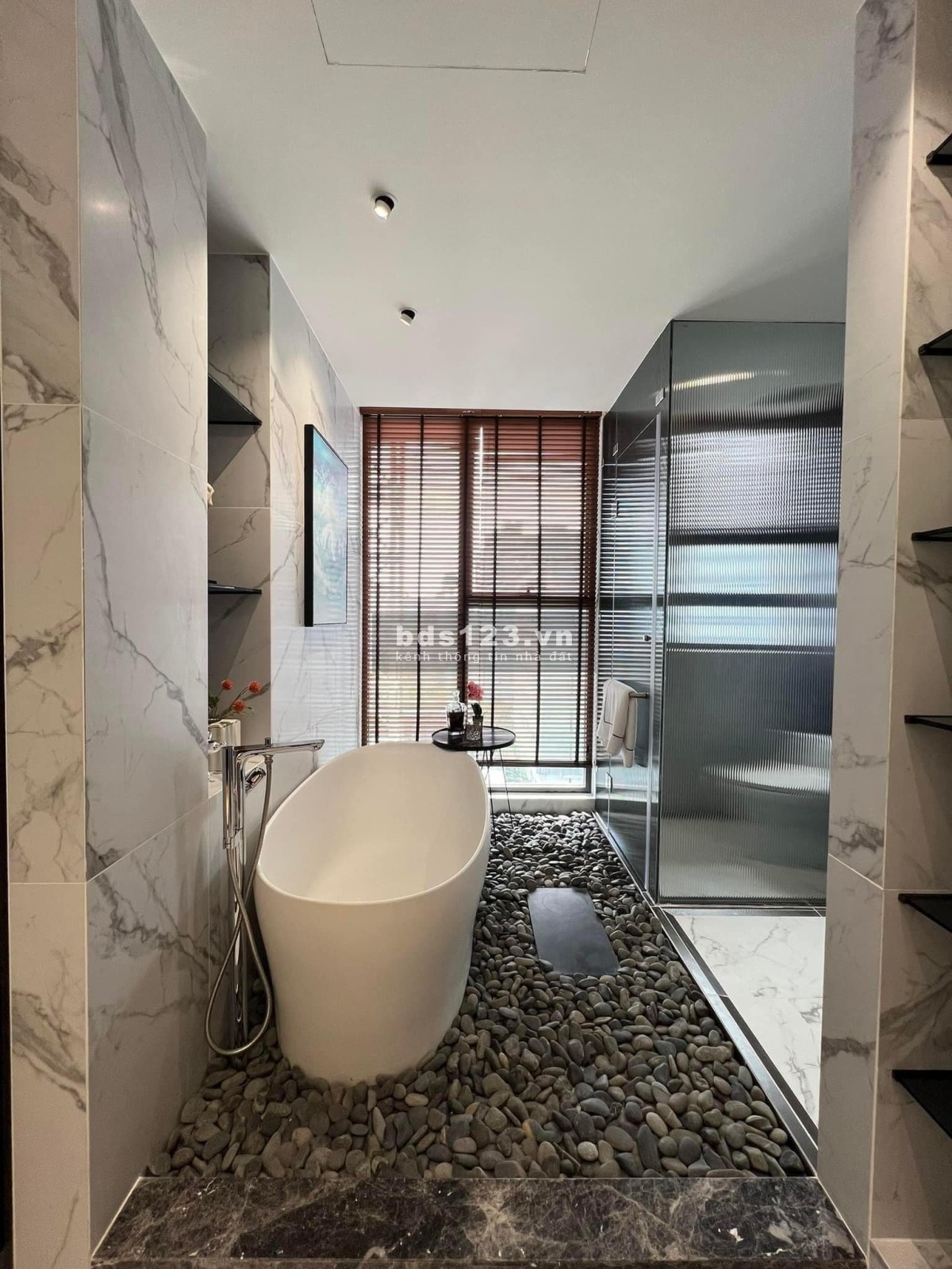 Bán căn hộ 2PN, 71m2 tại The Grand Manhattan, chiết khấu hấp dẫn, view Quận 1 cực choáy