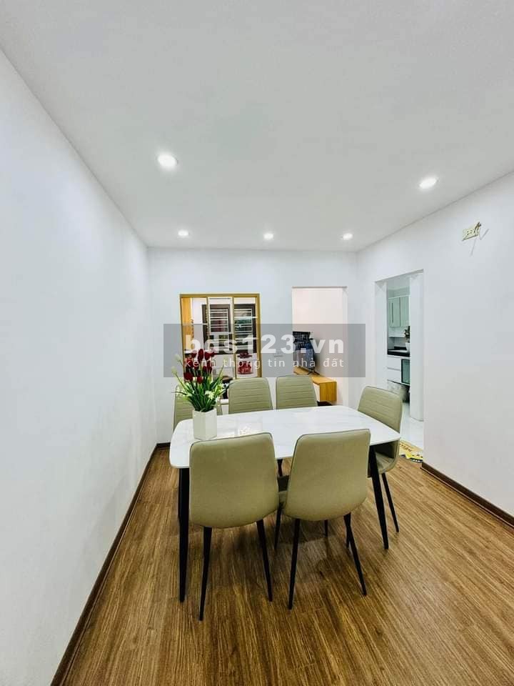 Bán căn hộ Bách Khoa, Hai Bà Trưng 85m, giá 2.85 tỷ.