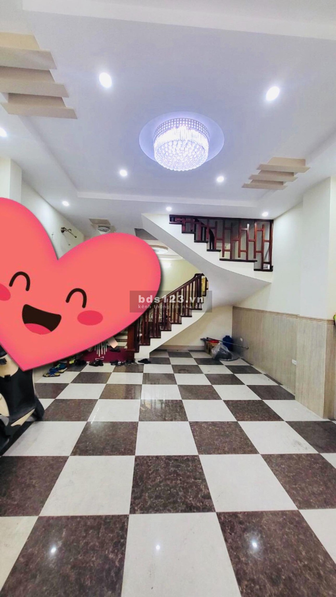 10 tỷ có ngay căn nhà Cầu Giấy phân lô - Gara oto - Khu vực dân trí cao - 45M - 5 tầng