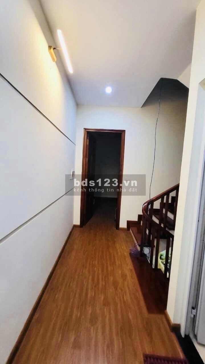 10 tỷ có ngay căn nhà Cầu Giấy phân lô - Gara oto - Khu vực dân trí cao - 45M - 5 tầng